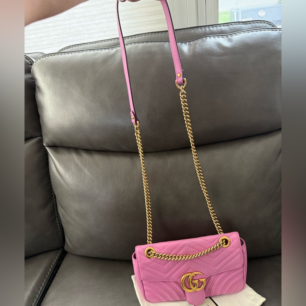 *SOLD*
Authentic Gucci Candy Pink GG marmont Shoulder Bag with Gold Chain - Picture 4 of 15